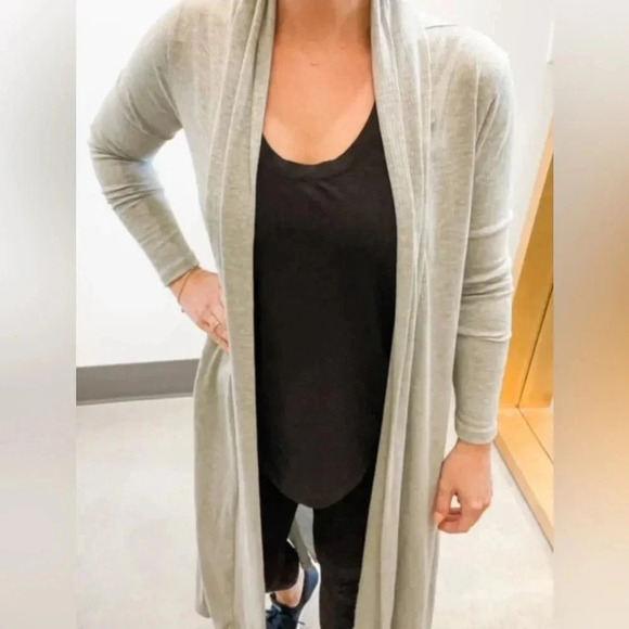 NWT Yana K Crane Cardigan Mid Rayon Oatmeal One Size Fits All S-M-L - Picture 10 of 10